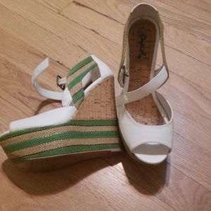 Size 7 boutique white wedge heels